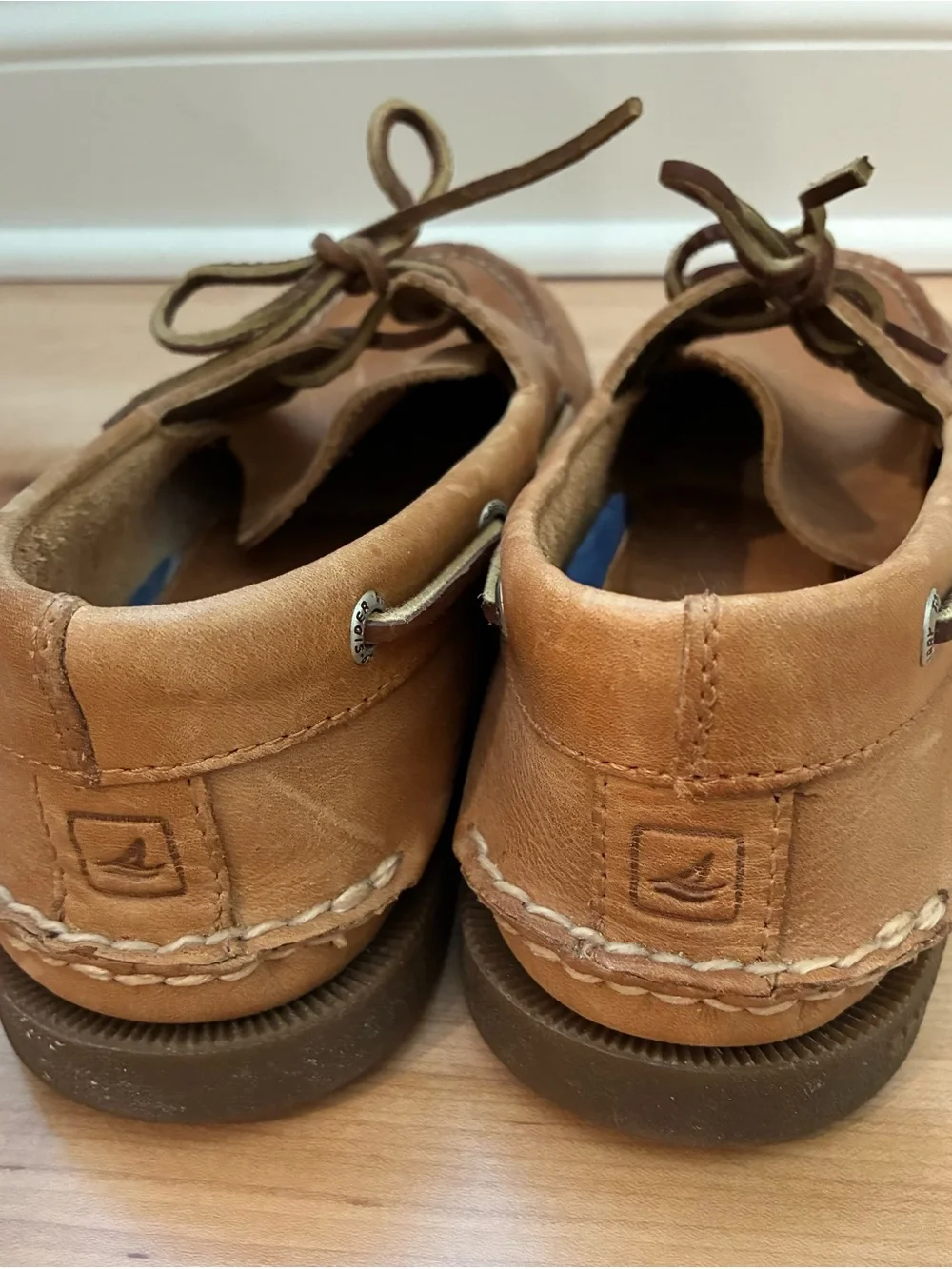 Sperry classic top